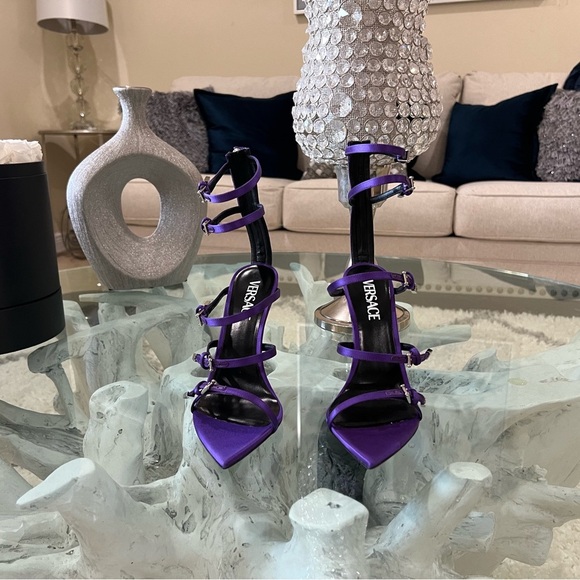 Authentic NIB Versace Pin-Point Leather Sandal Women's - Picture 7 of 15